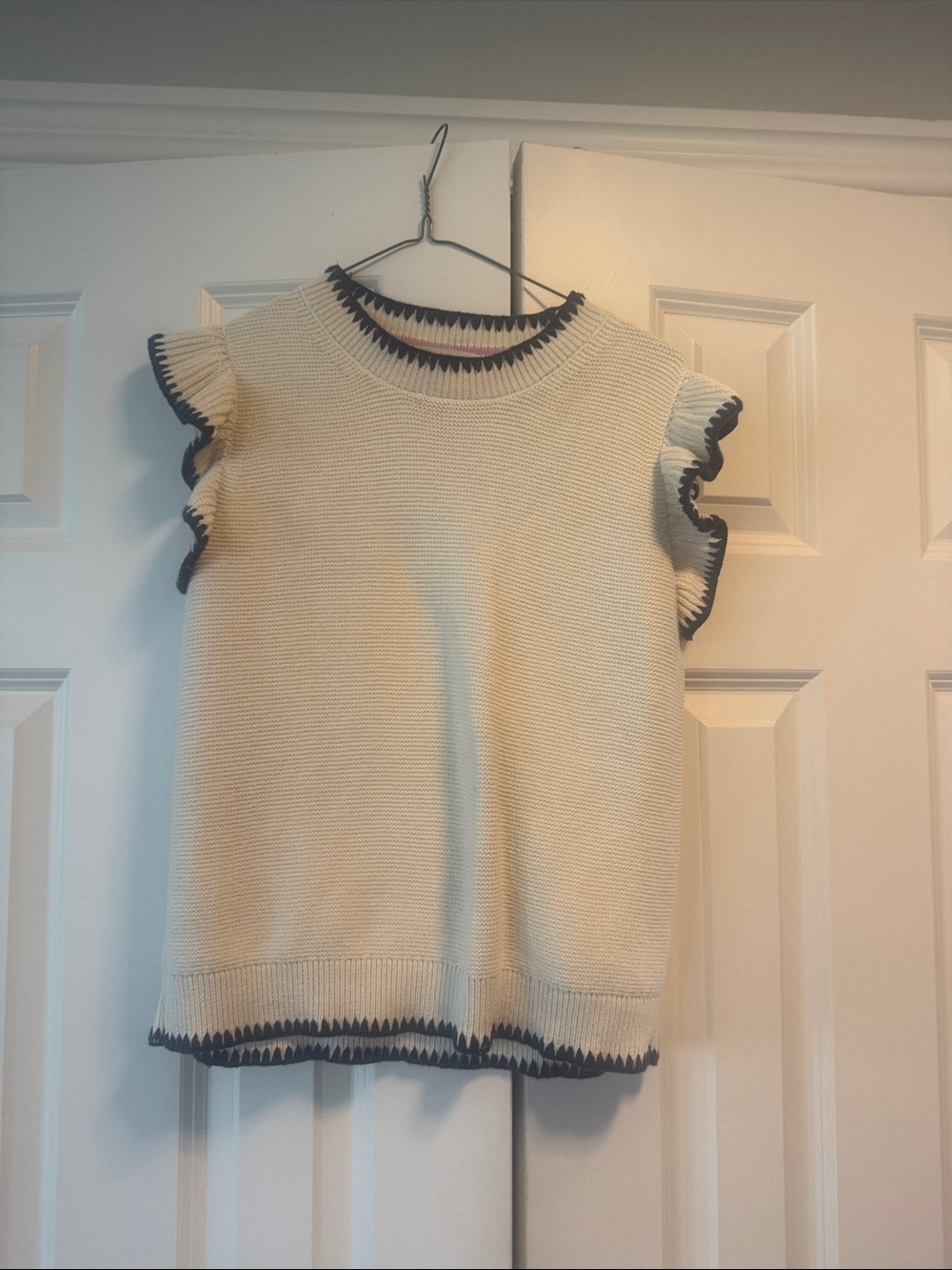 Boden Cream Knit Ruffle Sleeve Sweater Tank with Navy Trim